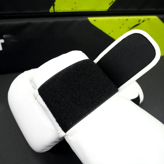 White PU Microfiber Boxing Gloves White PU Microfiber Boxing Gloves