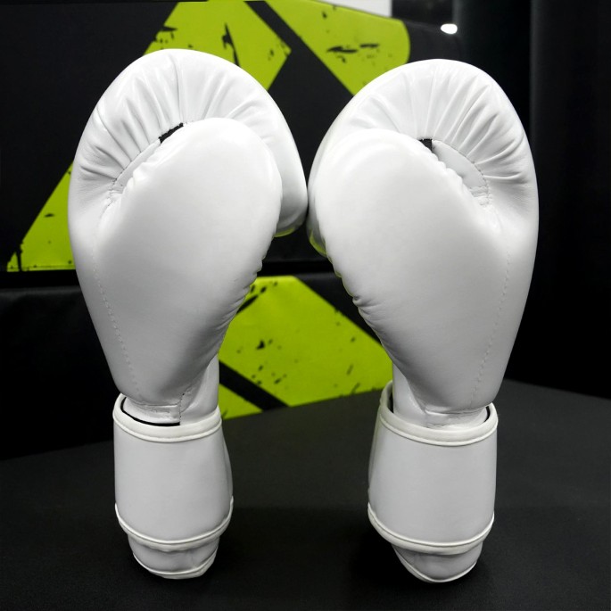 White PU Microfiber Boxing Gloves White PU Microfiber Boxing Gloves